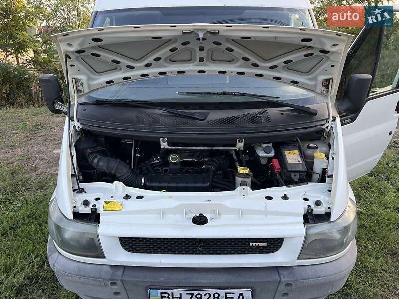 Грузопассажирский фургон Ford Transit 2002 в Измаиле