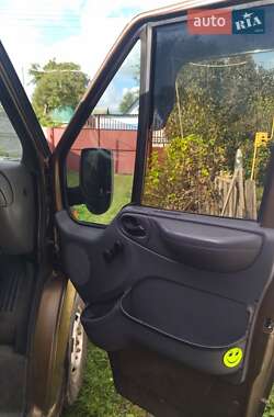 Вантажний фургон Ford Transit 2001 в 
