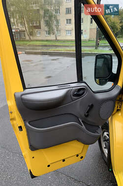 Вантажний фургон Ford Transit 2005 в 