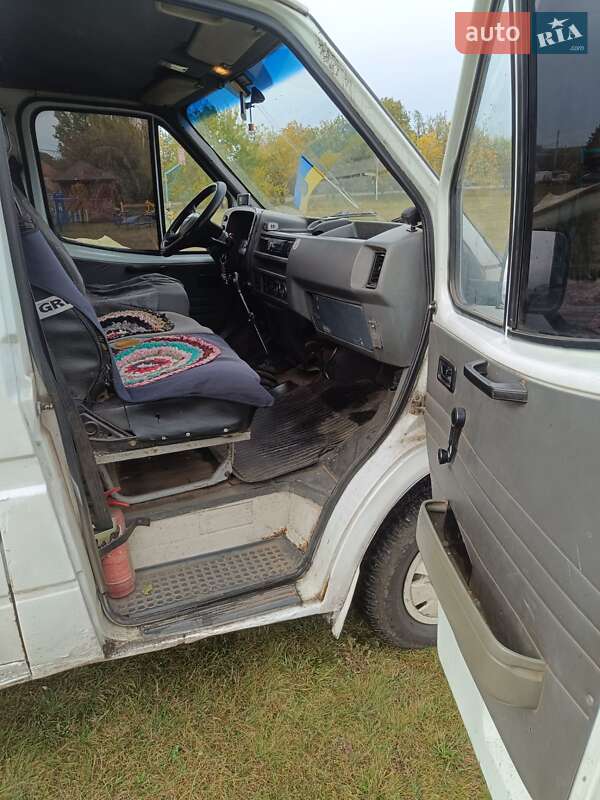 Вантажопасажирський фургон Ford Transit 1986 в Ромнах