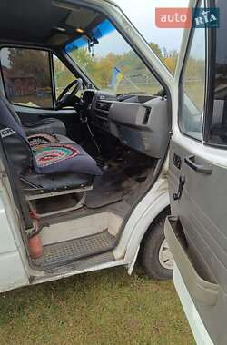 Вантажопасажирський фургон Ford Transit 1986 в 