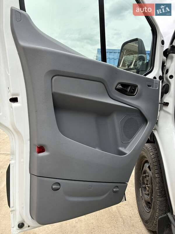 Мікроавтобус вантажний (до 3,5т) Ford Transit 2016 в Одесі