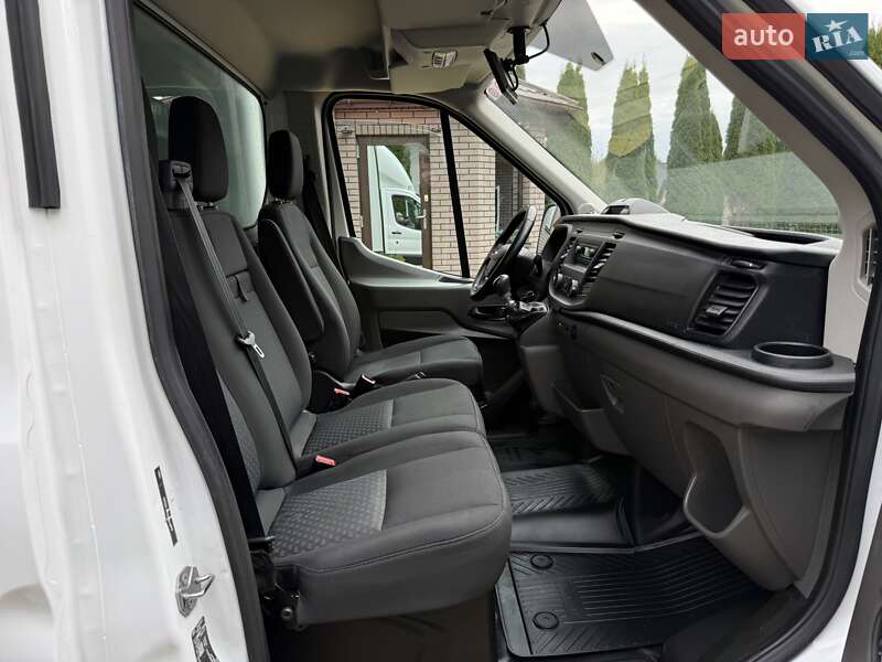 Вантажний фургон Ford Transit 2021 в Радивиліві
