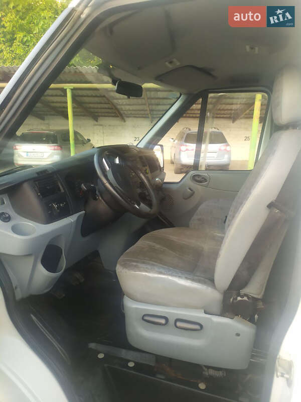 Грузовой фургон Ford Transit 2008 в Черновцах