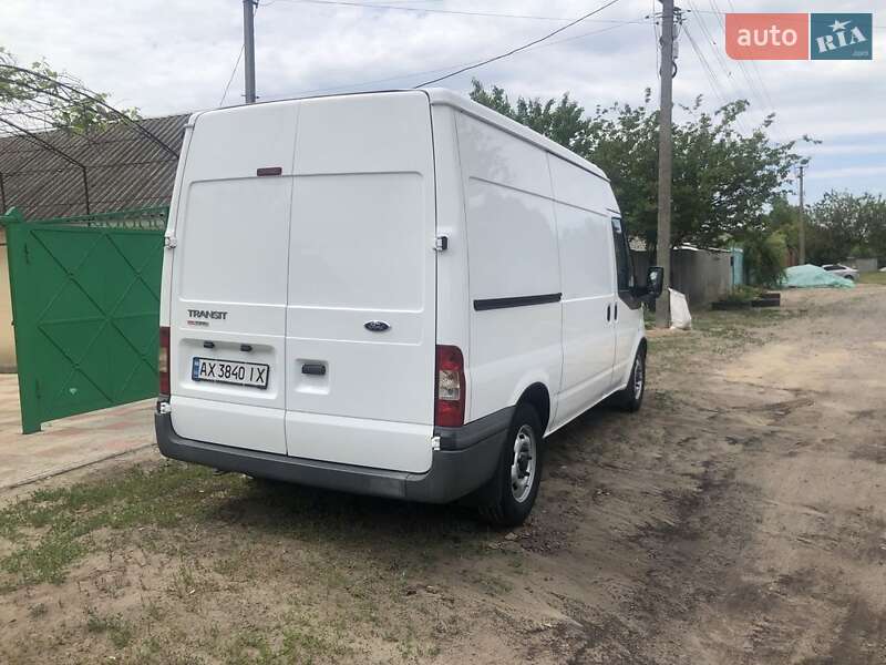 Вантажний фургон Ford Transit 2011 в Чугуєві