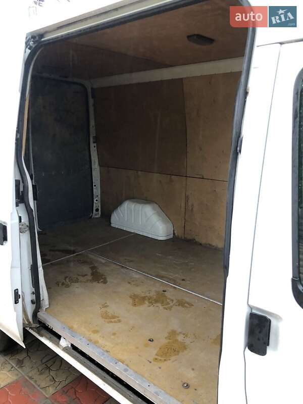 Вантажний фургон Ford Transit 2011 в Чугуєві