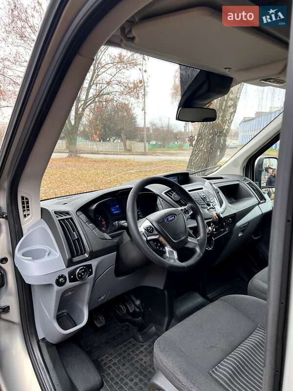 Вантажний фургон Ford Transit 2015 в Чернігові