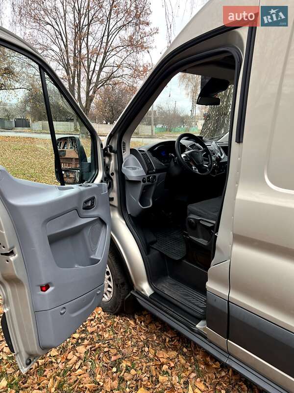 Вантажний фургон Ford Transit 2015 в Чернігові