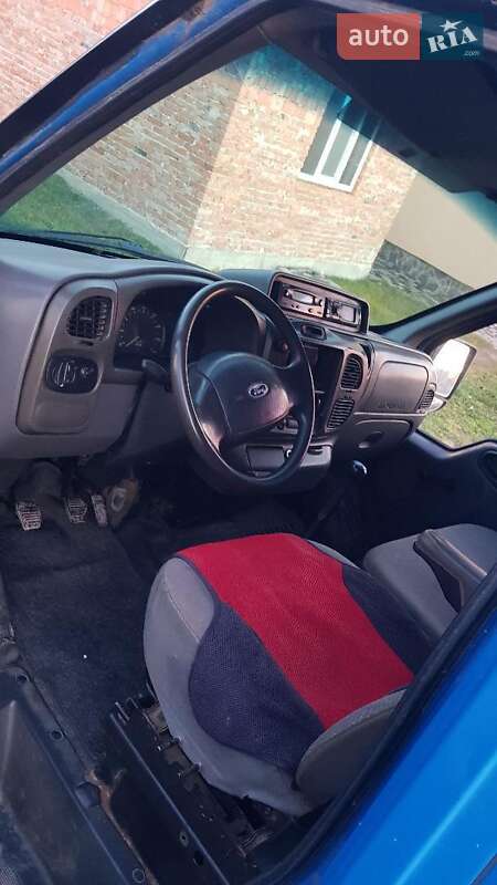Вантажний фургон Ford Transit 2000 в Грозинцях