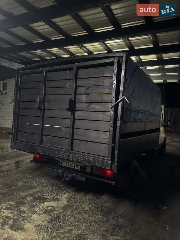 Для перевезення тварин Ford Transit 2003 в Луцьку