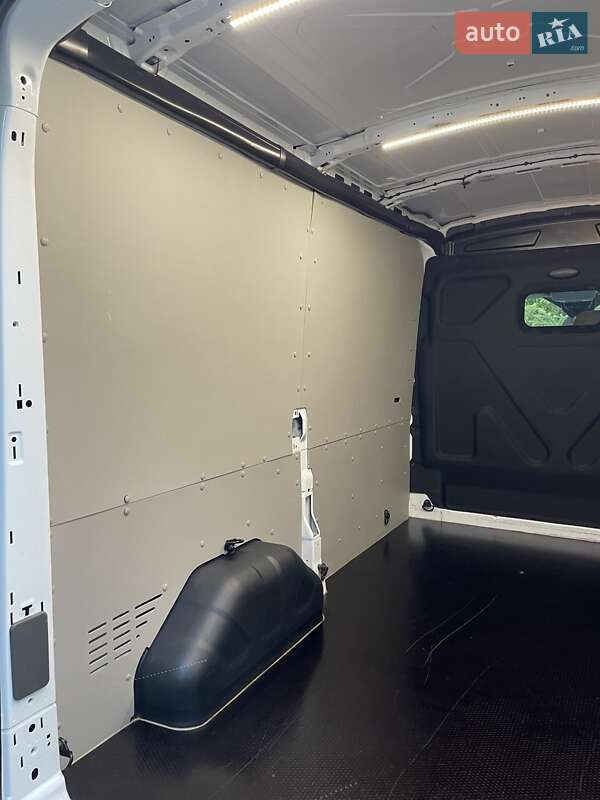 Вантажний фургон Ford Transit 2019 в Львові