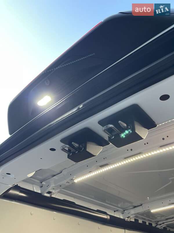 Вантажний фургон Ford Transit 2019 в Львові
