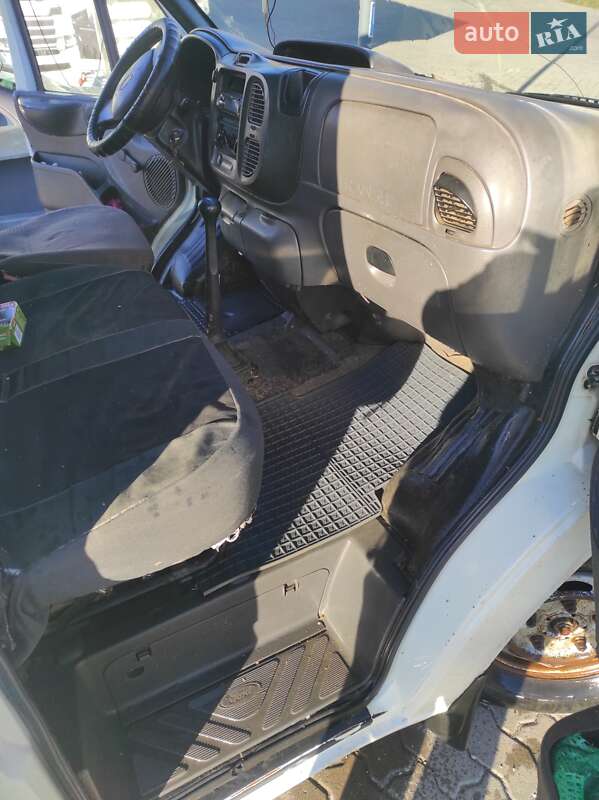 Вантажний фургон Ford Transit 2002 в Виноградові