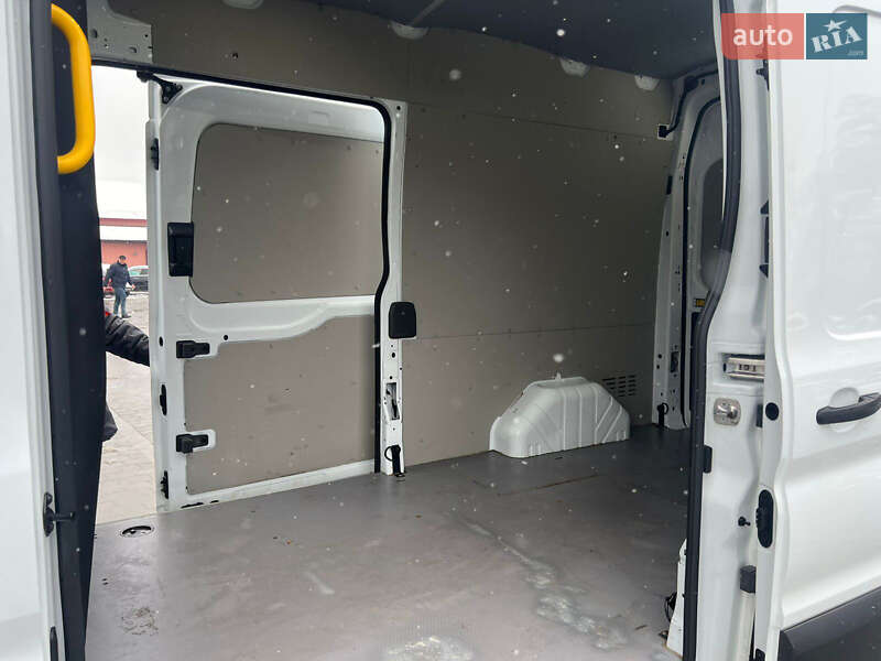 Вантажний фургон Ford Transit 2022 в Бродах