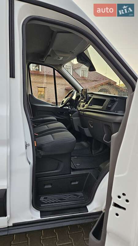 Вантажний фургон Ford Transit 2021 в Бережанах