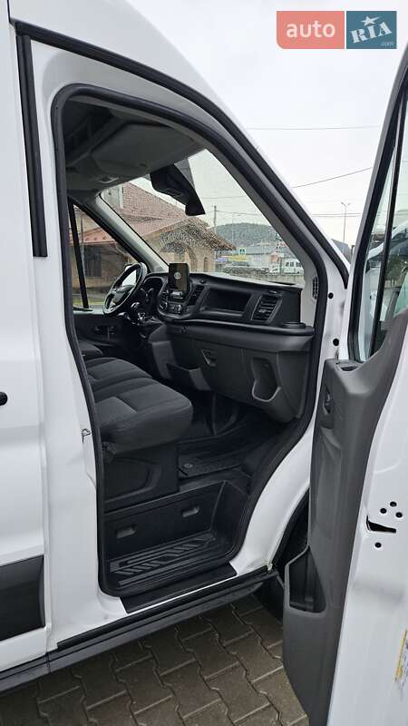 Вантажний фургон Ford Transit 2021 в Бережанах