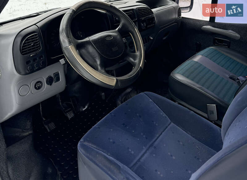 Вантажний фургон Ford Transit 1996 в Шепетівці
