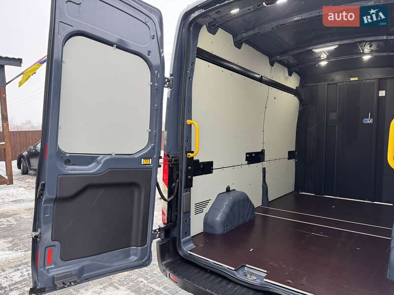 Грузовой фургон Ford Transit 2021 в Ирпене