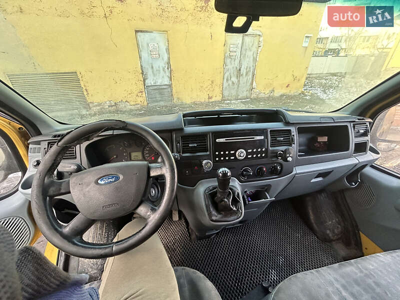 Вантажний фургон Ford Transit 2007 в Івано-Франківську