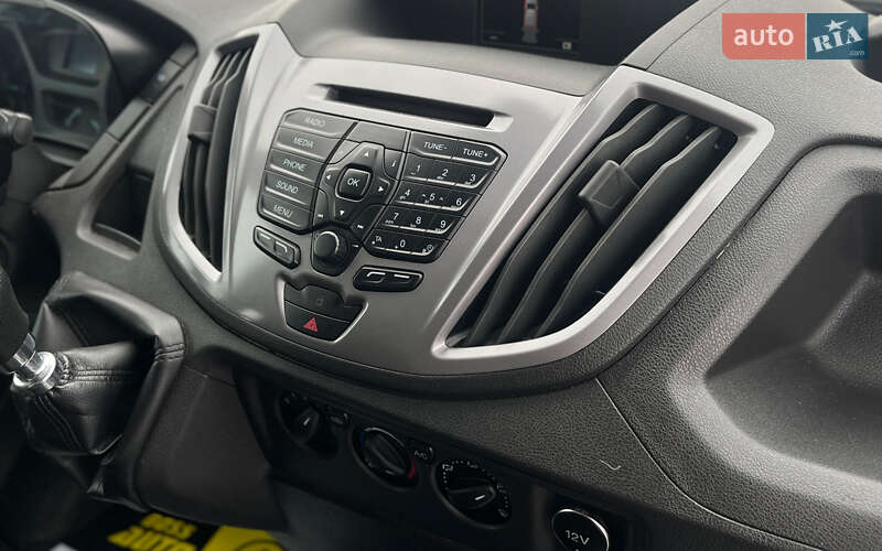 Вантажний фургон Ford Transit 2019 в Мукачевому