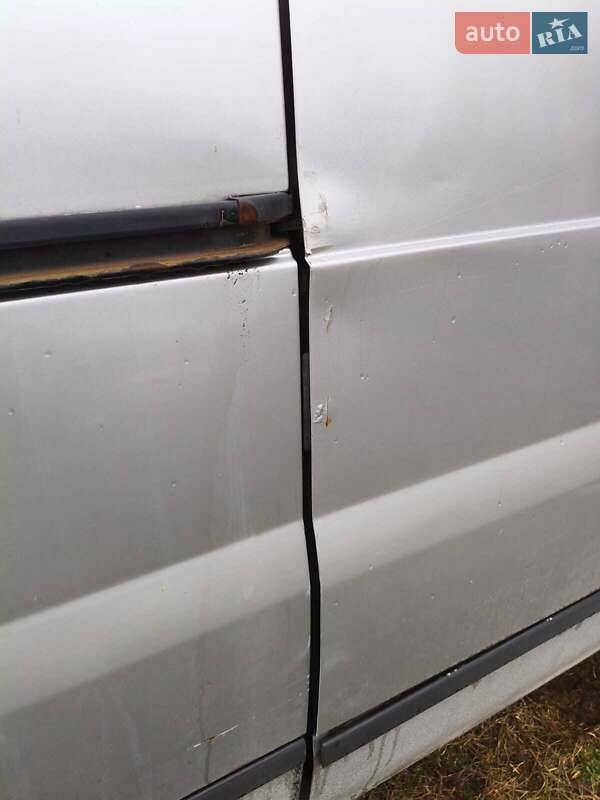 Грузовой фургон Ford Transit 2005 в Лозовой