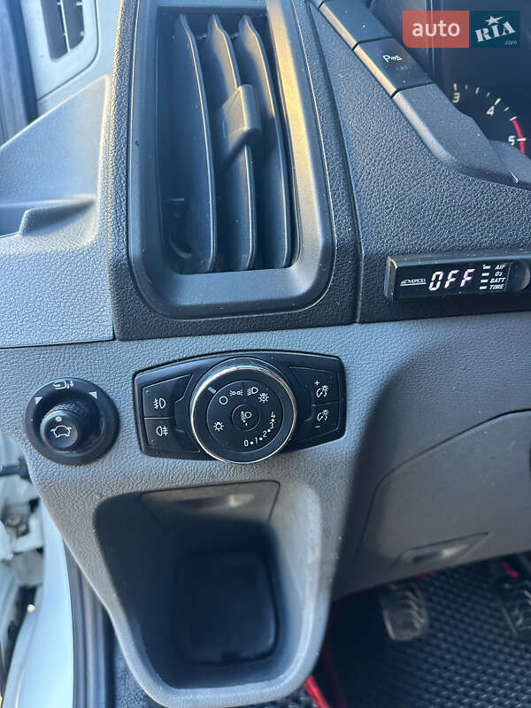 Грузовой фургон Ford Transit 2016 в Николаеве