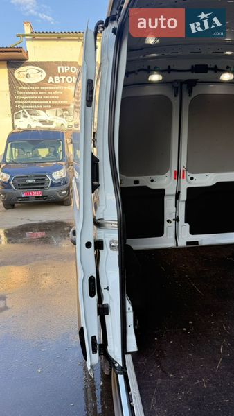 Вантажний фургон Ford Transit 2020 в Луцьку