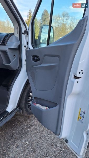 Грузовой фургон Ford Transit 2016 в Бурштыне