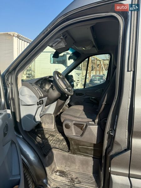 Вантажний фургон Ford Transit 2015 в Львові