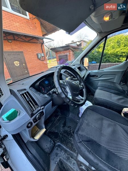 Вантажний фургон Ford Transit 2017 в Полтаві