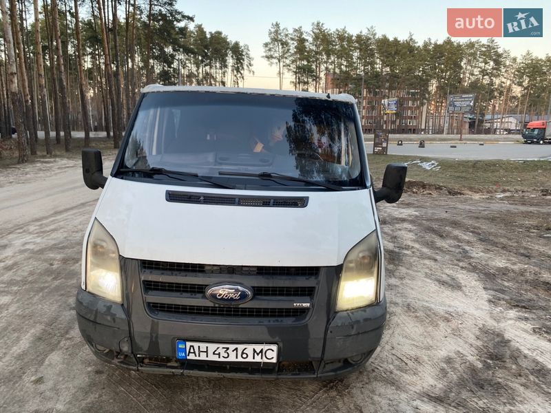 Грузопассажирский фургон Ford Transit 2006 в Ирпене
