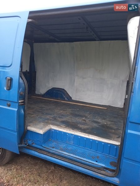 Грузовой фургон Ford Transit 1989 в Ромнах