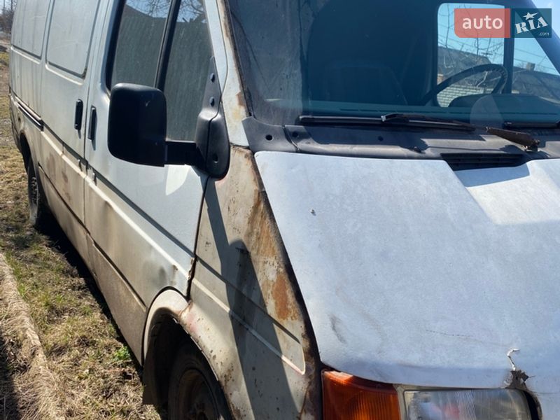Грузовой фургон Ford Transit 1989 в Александрие