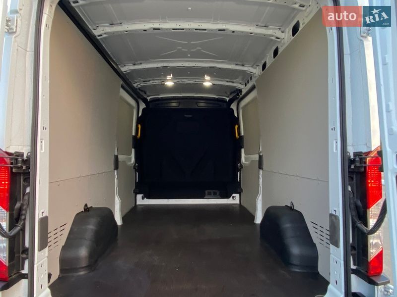 Вантажний фургон Ford Transit 2022 в Ірпені