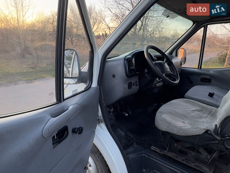 Грузовой фургон Ford Transit 1998 в Александрие