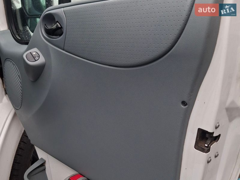 Вантажний фургон Ford Transit 2011 в Ставищі