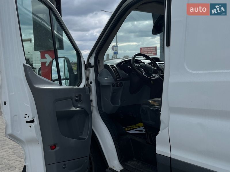 Вантажний фургон Ford Transit 2019 в Мукачевому