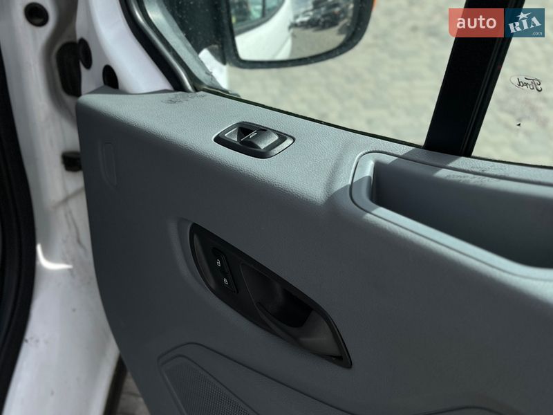 Вантажний фургон Ford Transit 2019 в Мукачевому