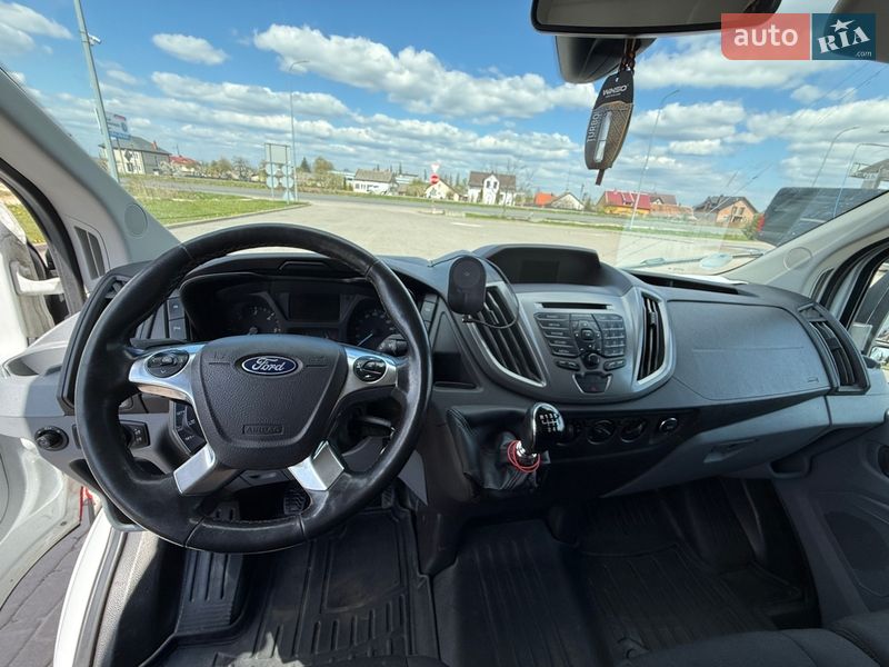 Вантажний фургон Ford Transit 2017 в Львові