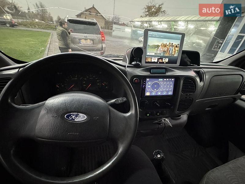 Грузовой фургон Ford Transit 2005 в Киеве