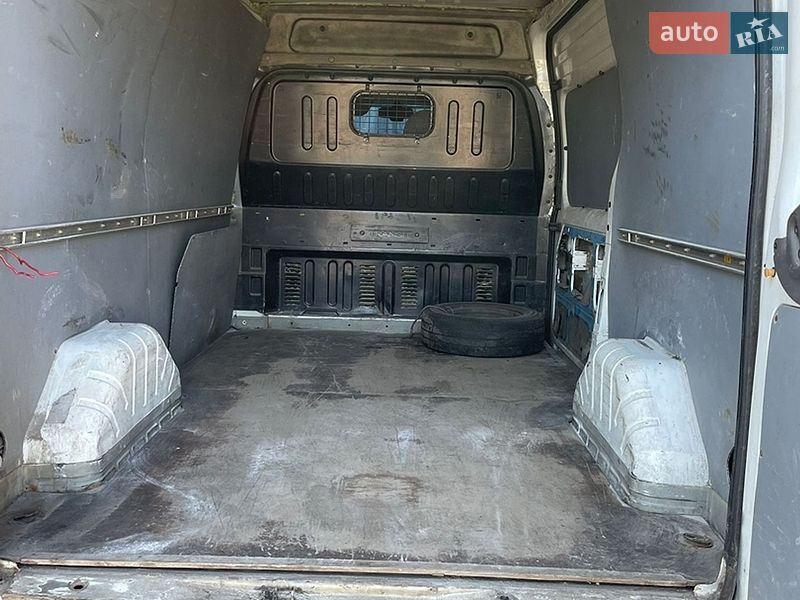 Грузовой фургон Ford Transit 2012 в Хороле