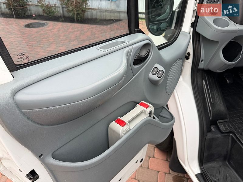 Грузопассажирский фургон Ford Transit 2007 в Миргороде
