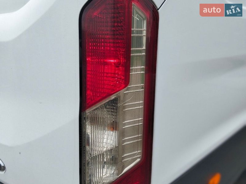 Вантажний фургон Ford Transit 2015 в Пустомитах