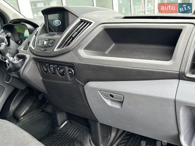 Вантажний фургон Ford Transit 2018 в Луцьку