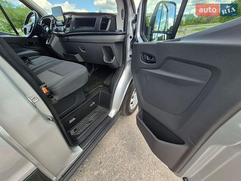 Вантажний фургон Ford Transit 2021 в Дубні