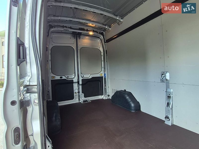 Вантажний фургон Ford Transit 2021 в Дубні