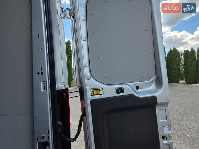Вантажний фургон Ford Transit 2021 в Дубні