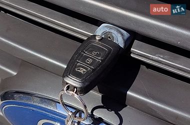 Вантажний фургон Ford Transit 2015 в Кореці