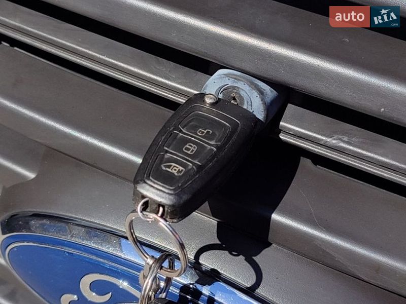 Вантажний фургон Ford Transit 2015 в Кореці