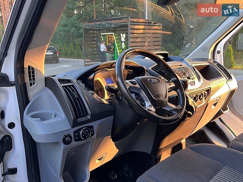 Вантажний фургон Ford Transit 2019 в Маневичах